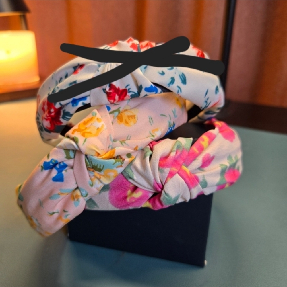 (1) Floral Knotted Headband